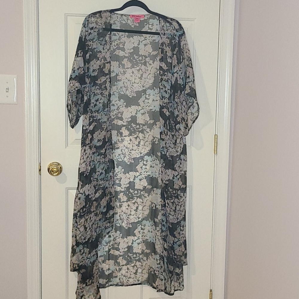 Betsy Johnson black with abstract flowers kimono